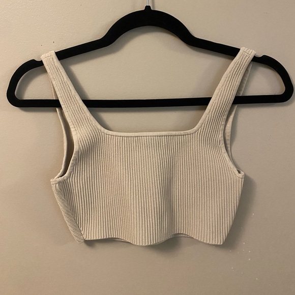 aritzia crop top - Picture 3 of 3